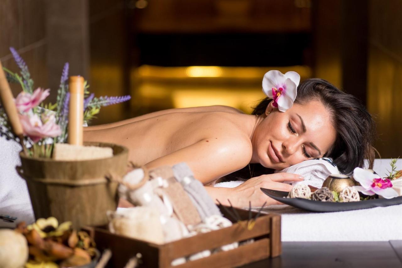 Sky Blue Hotel & Spa Paulesti  Bagian luar foto