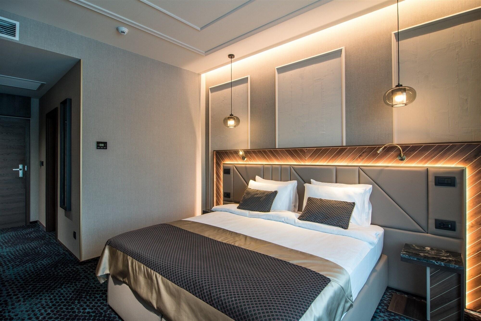 Sky Blue Hotel & Spa Paulesti  Bagian luar foto