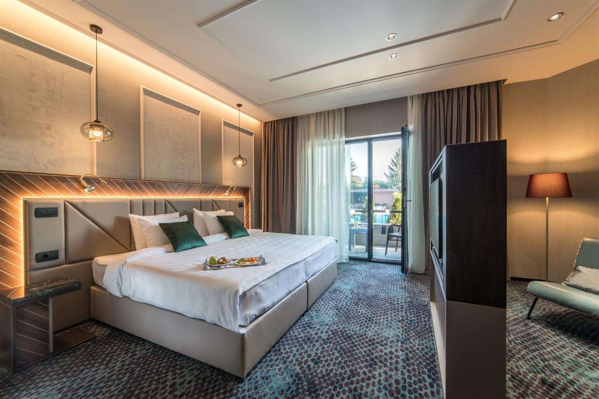 Sky Blue Hotel & Spa Paulesti  Bagian luar foto