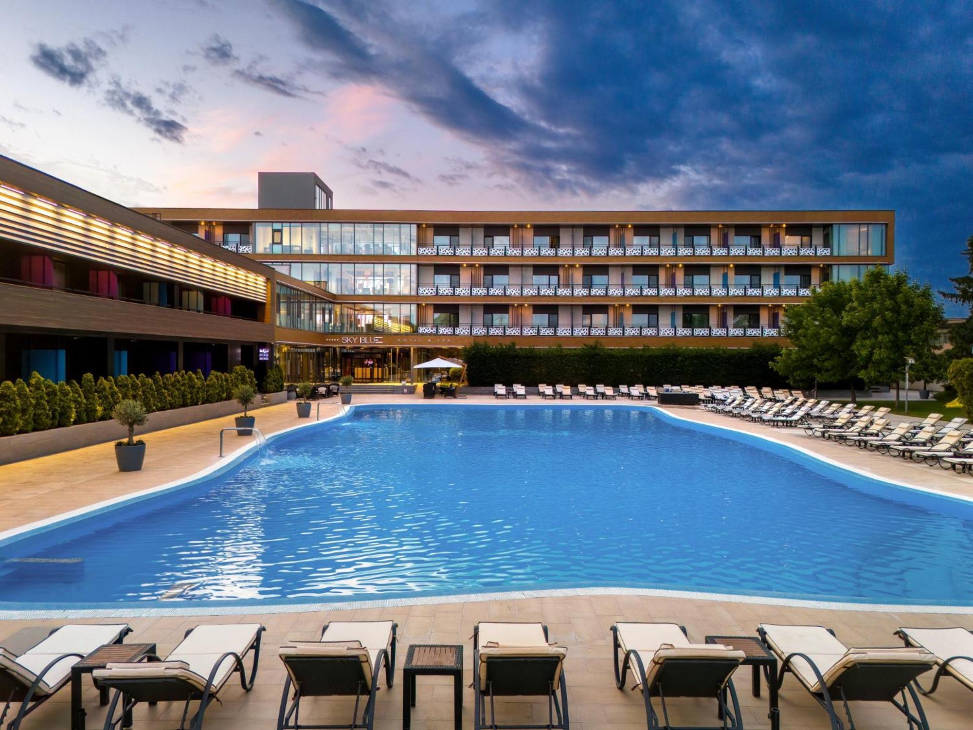 Sky Blue Hotel & Spa Paulesti  Bagian luar foto