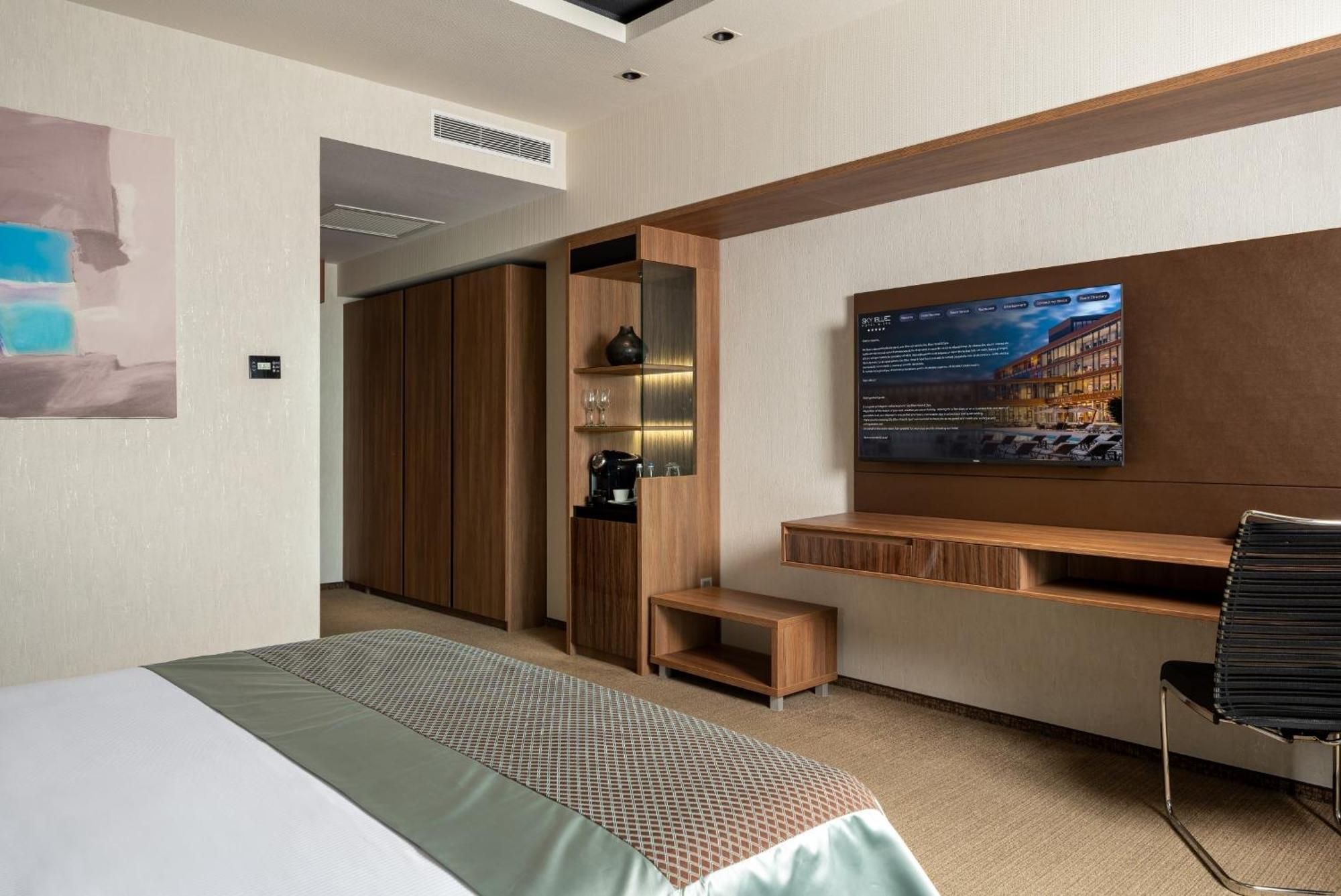 Sky Blue Hotel & Spa Paulesti  Bagian luar foto