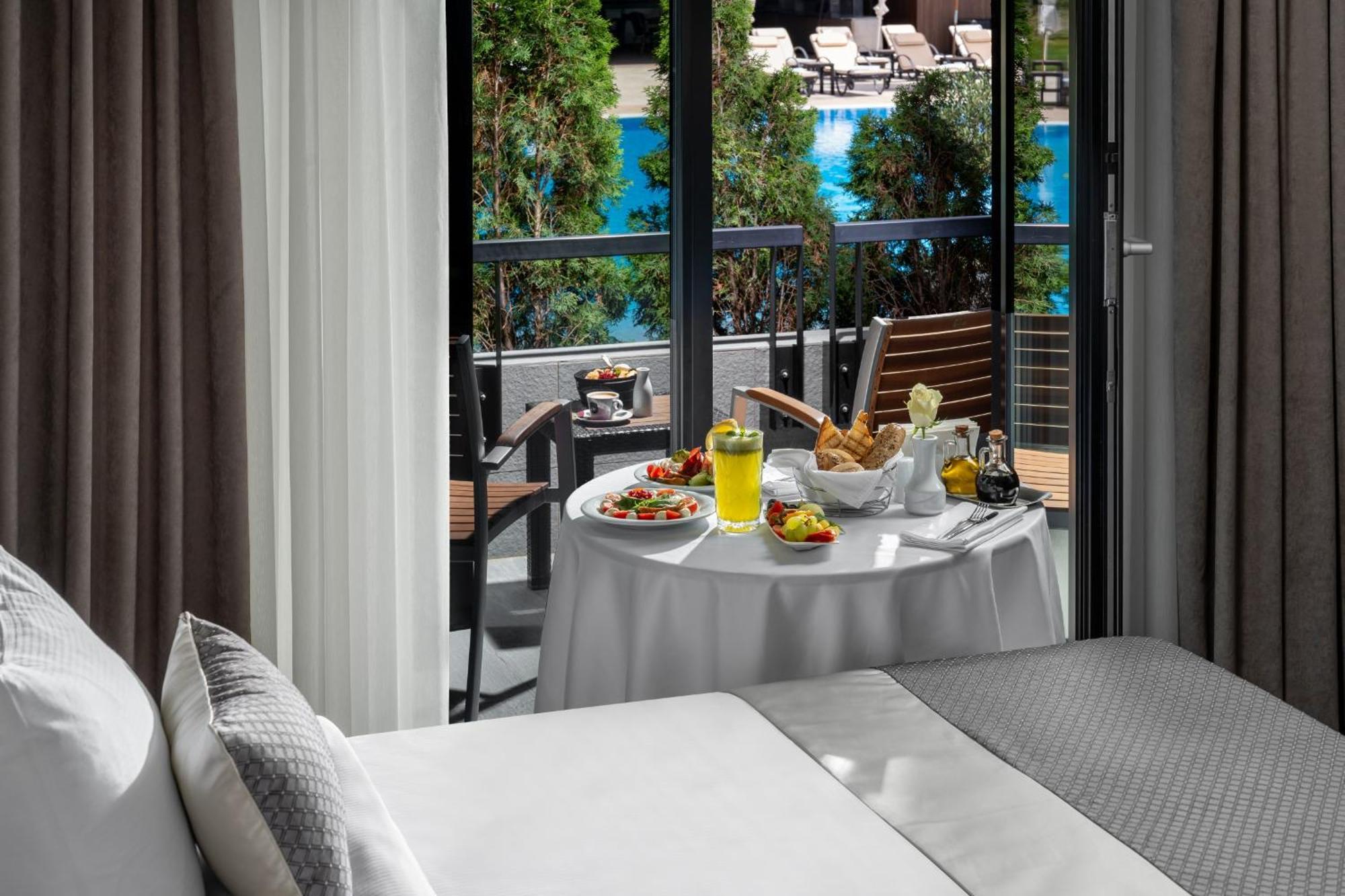 Sky Blue Hotel & Spa Paulesti  Bagian luar foto